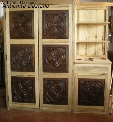 Armadio su misura con pannelli lavorati