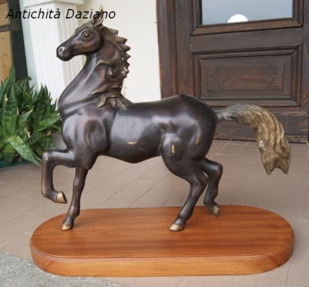 Cavallo in bronzo