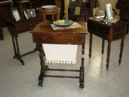 Tavolino da lavoro in radica di noce