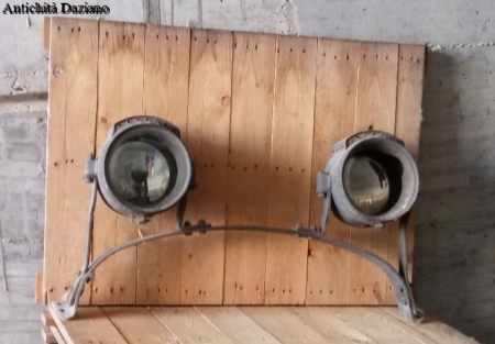 Fari vecchi camion ad acetilene