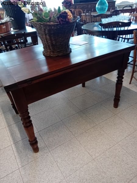 Tavolo in noce apertura a libro