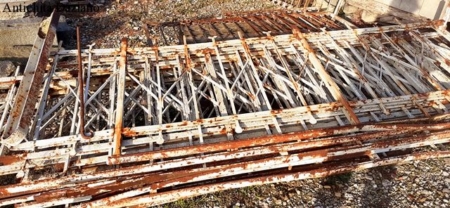 Ringhiera in ferro pieno inchiodata