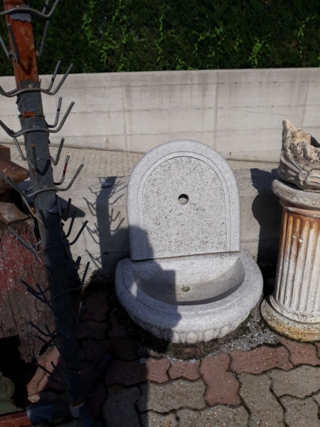 Fontana in granito da terra