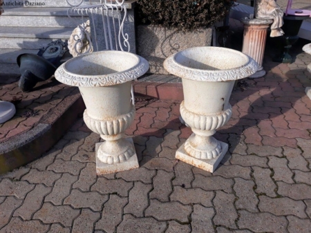 Coppia vasi in ghisa