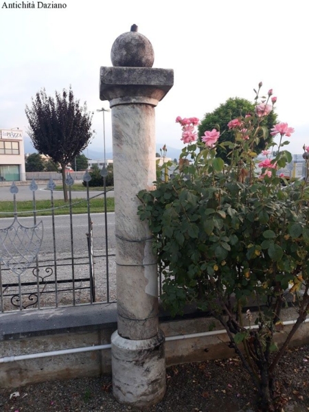 Colonna in pietra