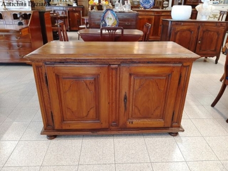 Credenza in noce del 700