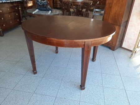 Tavolo ovale allungabile
