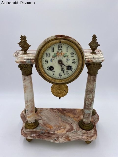 Orologio da tavolo in marmo