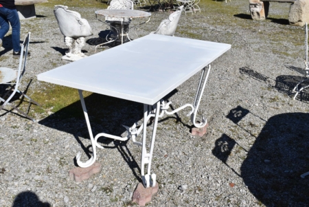 Tavolo da giardino in ferro