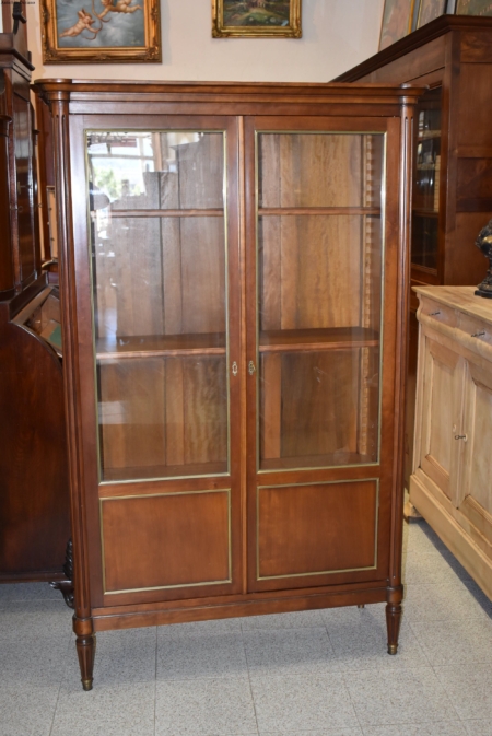 Vetrina in stile Luigi XVI