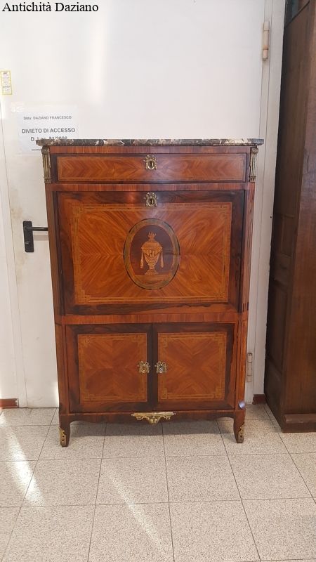 Secretaire con intarsi