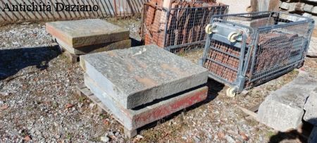 Basamento in pietra 100 x 100