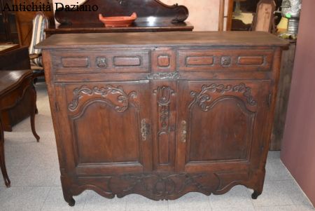 Credenza in rovere con intagli epoca 700