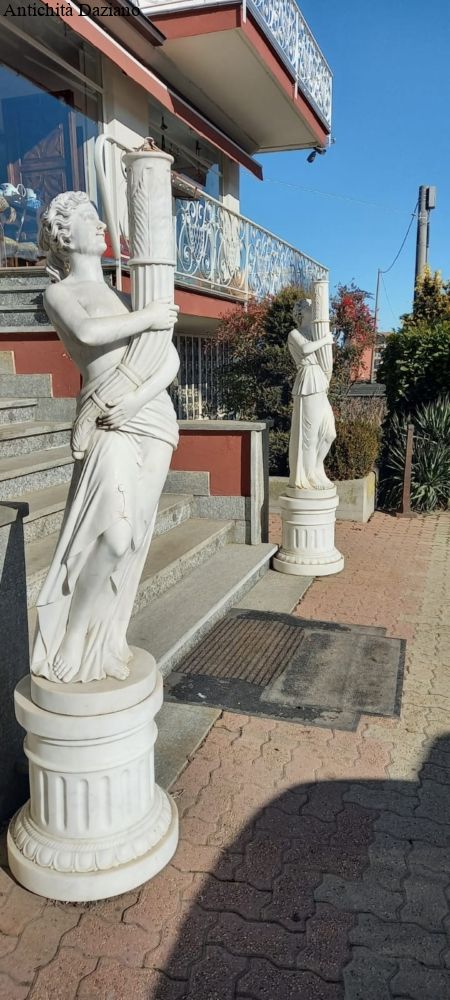 Coppia statue in marmo bianco