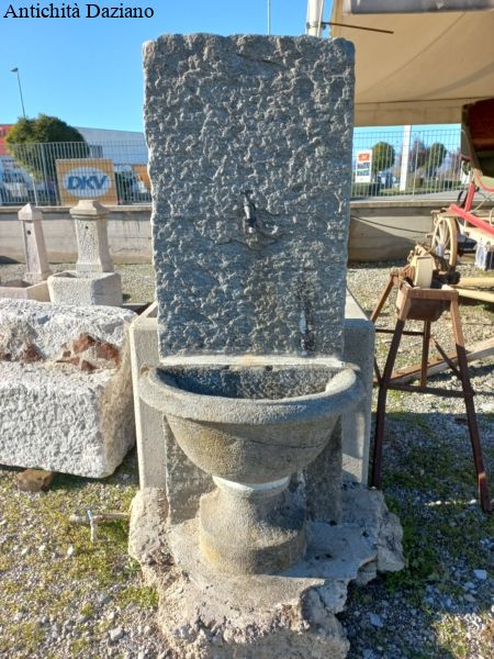 Fontana in pietra