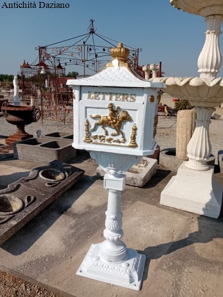 Buca da lettere in ghisa stile liberty