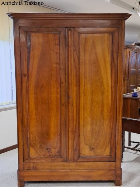 Armadio Luigi Filippo in noce