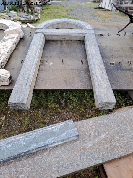 Portale in pietra epoca 800