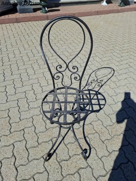 Sedie in ferro rotonde