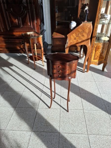 Tavolino con intarsi