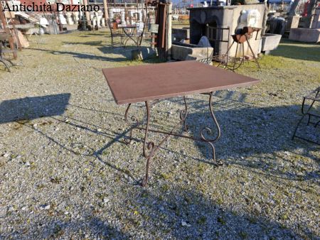 Tavolo quadrato in ferro