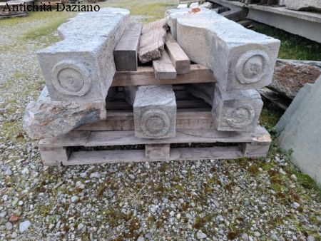 Modiglioni in pietra