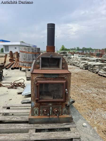 Stufa a legna in ghisa