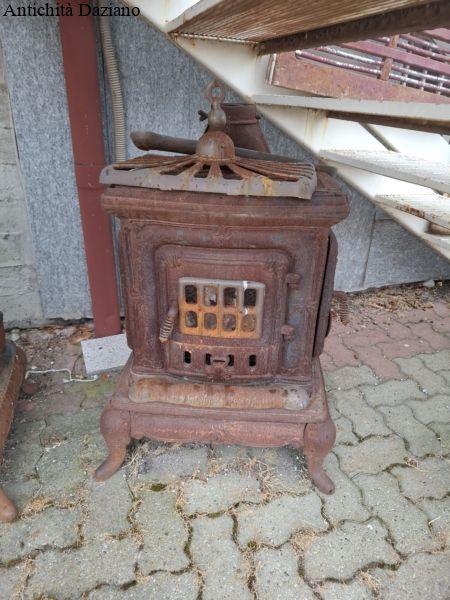 Stufa a legna in ghisa