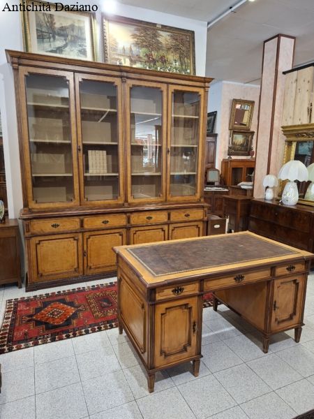 Scrivania in larice seconda metà 800