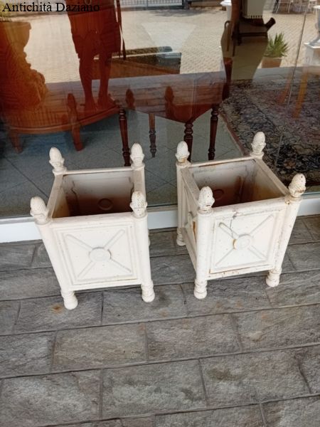 Coppia portavaso in ghisa