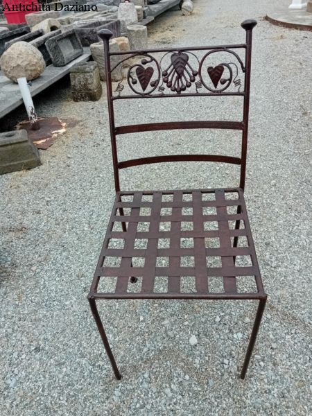 Sedia in ferro pesante