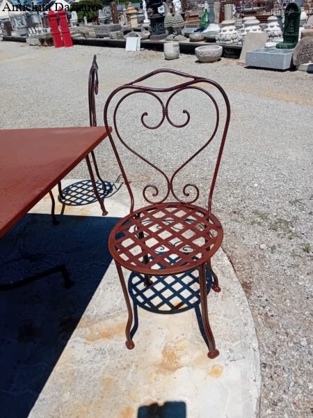 Sedia in ferro pesante