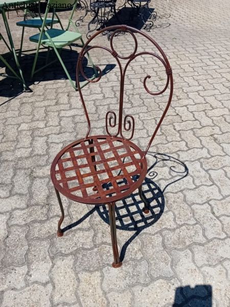 Sedia in ferro pesante